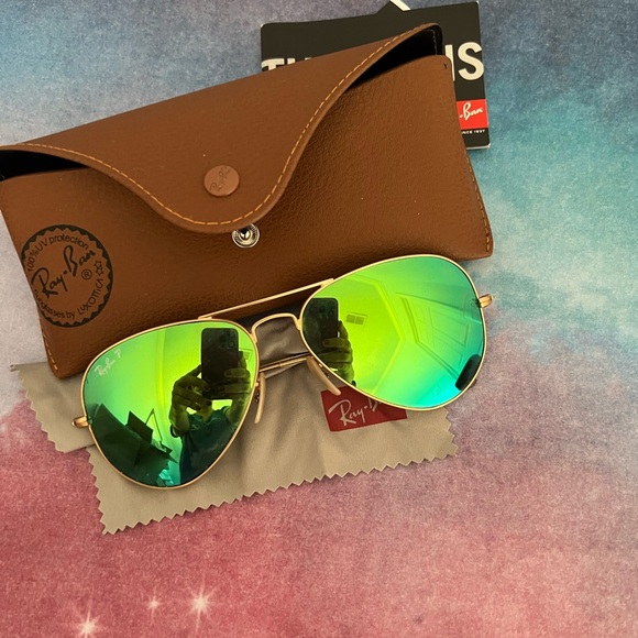 Ray Ban Aviator Sunglasses Green Lens and Gold Frames - Picture 10 of 14